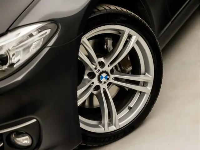 BMW 5 Serie 535i High Executive 2016 Benzine 32