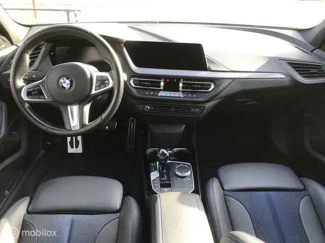 BMW 1 Serie 118i M Sport Business Edition 2021 Benzine 12