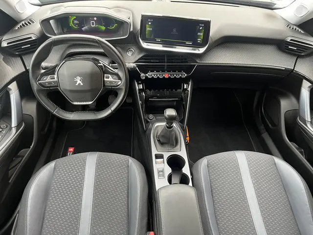 Peugeot 2008 PureTech 100 Allure 2021 Benzine 7