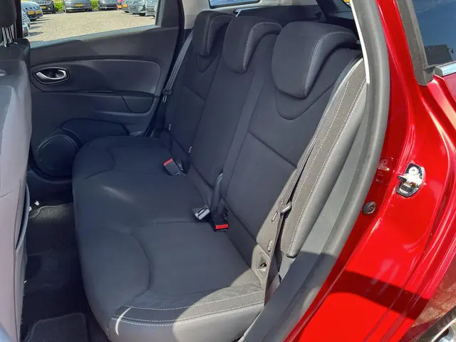 Renault Clio Estate 0.9 TCe Limited 2019 Benzine 16