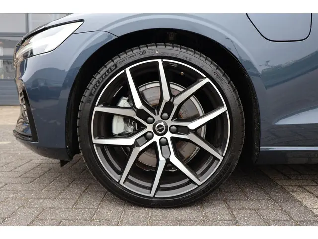Volvo V60 T6 Recharge AWD R-Design 2022 Hybride Benzine 26