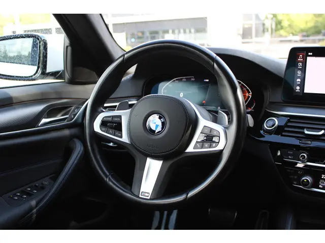 BMW 5 Serie Touring 520i 2022 Benzine 29