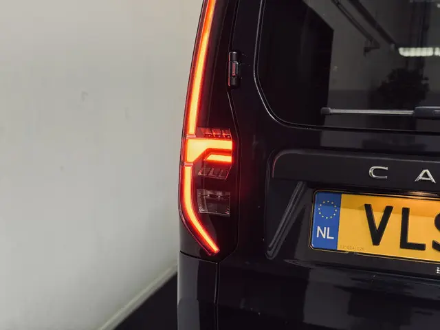 Volkswagen Caddy Cargo 2.0 TDI 1st Edition 2021 Diesel 11