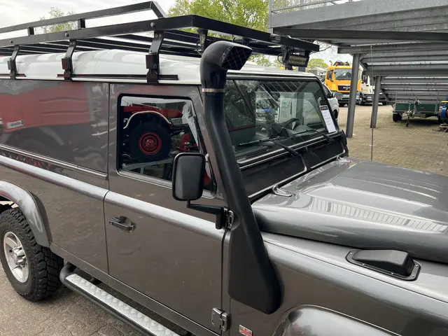 Land Rover Defender 2.2 D HT 110" SE 2015 Diesel 17