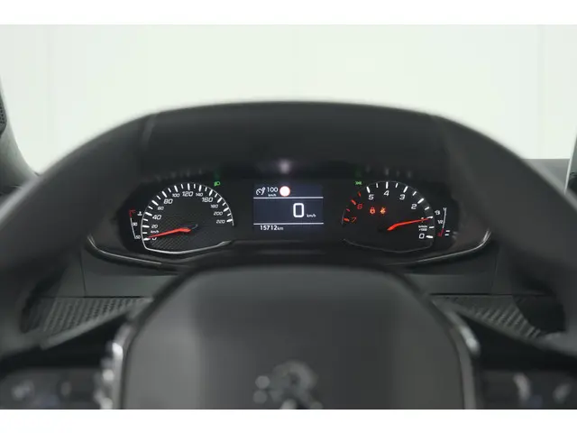 Peugeot 2008 PureTech 130 Active 2023 Benzine 36