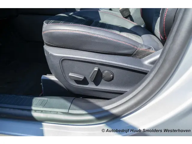 Ford Kuga 2.5 PHEV e-CVT ST-Line X 2022 Hybride Benzine 16