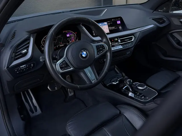 BMW 1 Serie 118i High Executive Edition 2020 Benzine 13