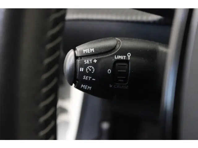 Peugeot 208 1.2 PureTech Active 2020 Benzine 15