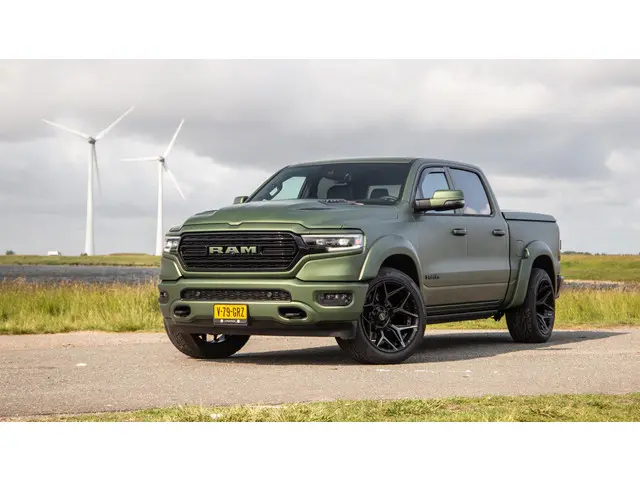 Dodge Ram 1500 5.7 V8 4x4 Crew Cab Limited 2024 Benzine 99