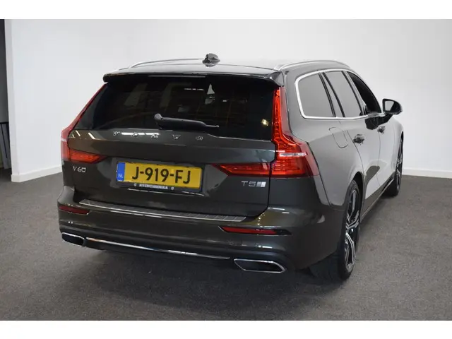 Volvo V60 2.0 T5 250pk AUT8 Inscription 2020 Benzine 24