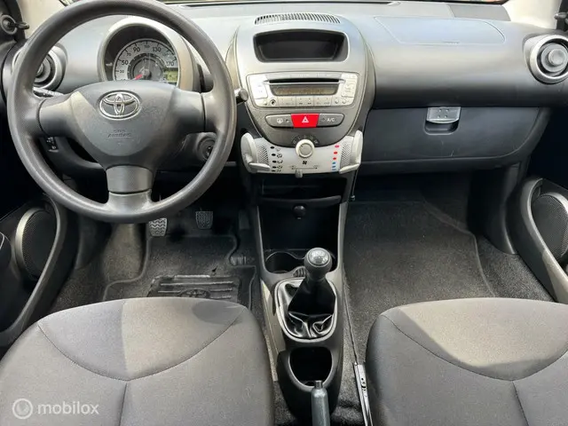 Toyota Aygo 1.0 VVT-i Now Zwart 2013 2013 Benzine 12