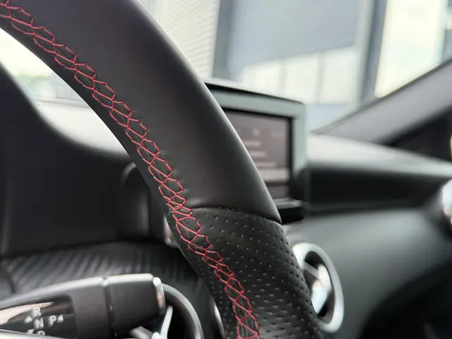 Mercedes-Benz A-Klasse 180 AMG 2013 Benzine 16