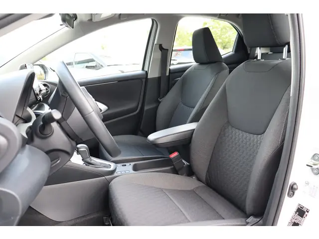 Toyota Yaris 1.5 Hybrid Active 2022 Hybride Benzine 9