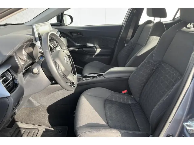 Toyota C-HR 2