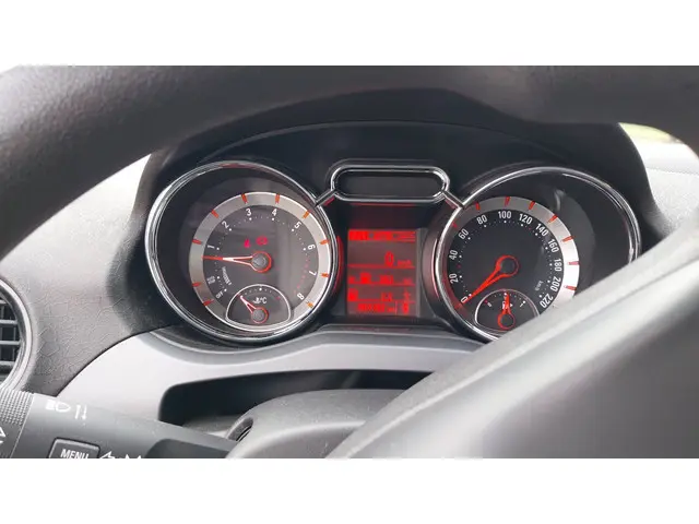 Opel ADAM 1.2 2013 Benzine 10