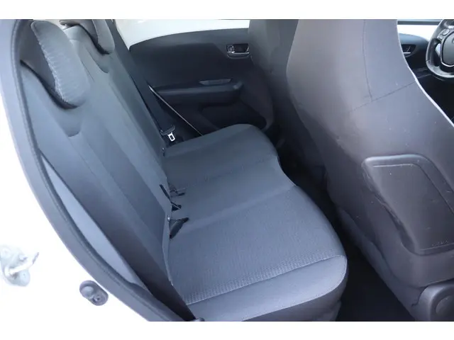 Toyota Aygo 1.0 VVT-i x-play 2020 Benzine 13