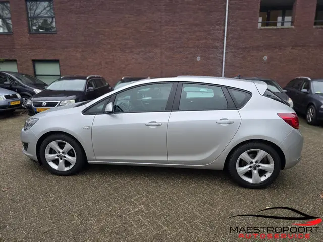 Opel Astra 1.4 Turbo Sport + 2014 Benzine 4