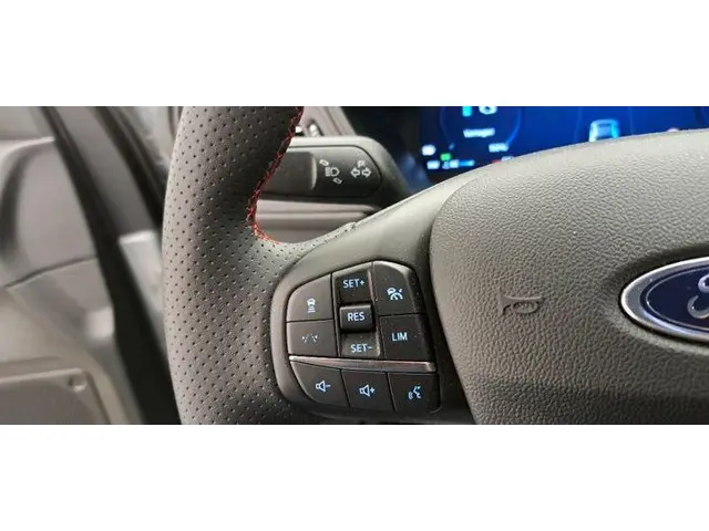 Ford Kuga 2.5 PHEV ST-Line X 2024 Hybride Benzine 18