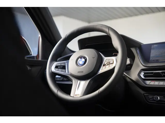 BMW 1 Serie 5-deurs 118i 2024 Benzine 18