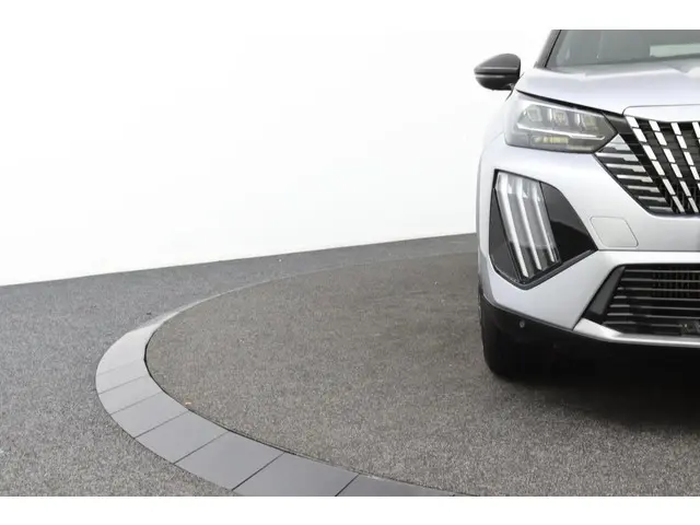 Peugeot 2008 1.2 Hybrid 136 GT 2024 Hybride Benzine 32