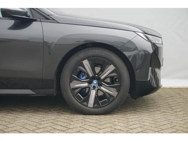 BMW iX xDrive40 2024 Elektrisch 6