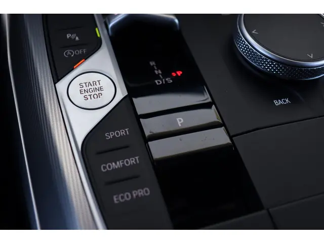 BMW 3 Serie Sedan 320i 2025 Benzine 30