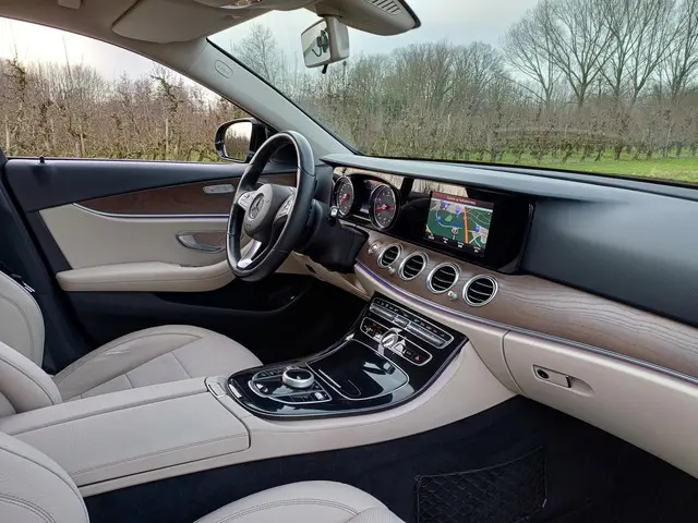 Mercedes-Benz E-Klasse 200 Prestige 2016 Benzine 33