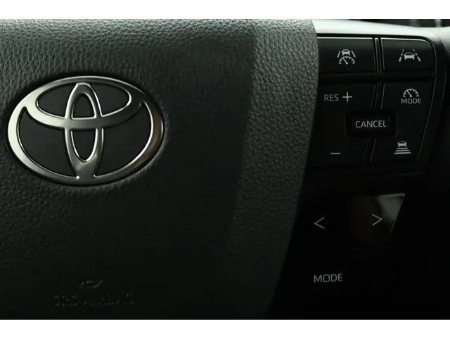 Toyota C-HR 1.8 Hybrid 140 Active 2024 Hybride Benzine 21