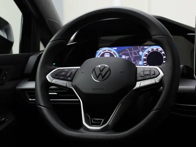 Volkswagen Golf 1.5e TSI 150PK R-Line DSG 2024 Benzine 36