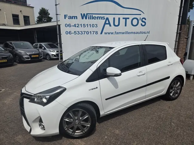 Toyota Yaris 1.5 Hybrid Dynamic 2015 Hybride Benzine 30