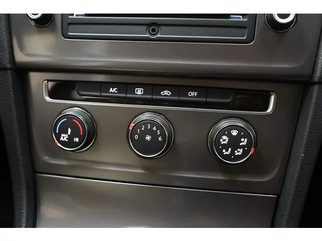 Volkswagen Golf 1.0 TSI Edition [ airco ] 2016 Benzine 5