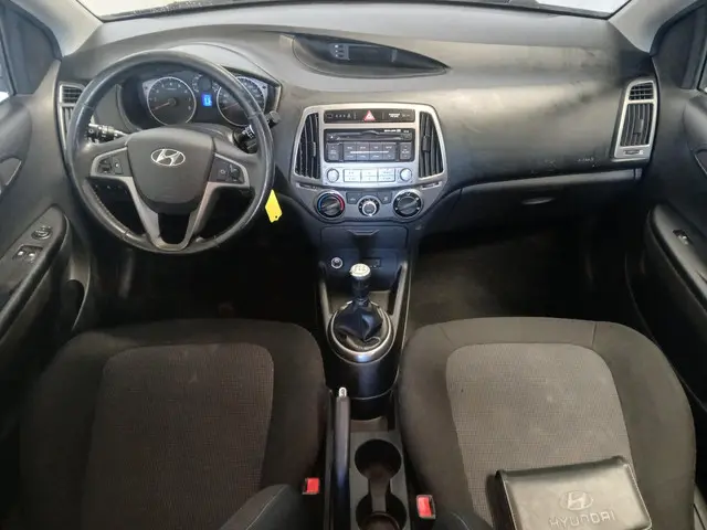 Hyundai i20 1.2i i-Motion - Airco - Schade 2014 Benzine 10