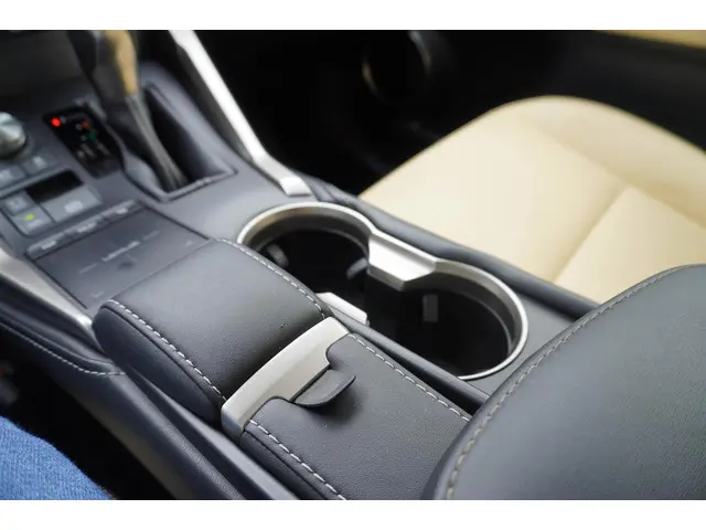 Lexus NX 300h AWD 2018 Hybride Benzine 30