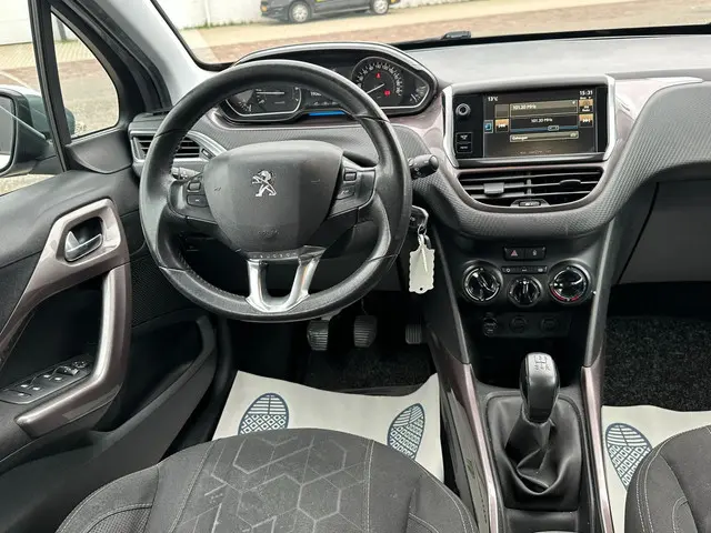 Peugeot 2008 1.2 VTi Allure 2013 Benzine 17