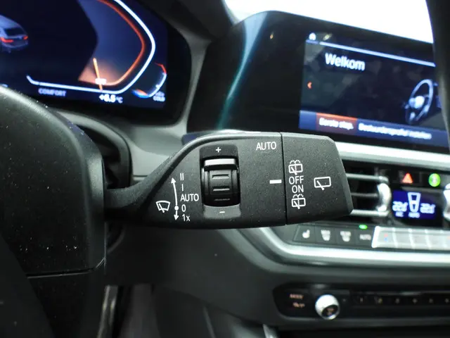 BMW 3 Serie Touring 330i xDrive 2022 Benzine 24