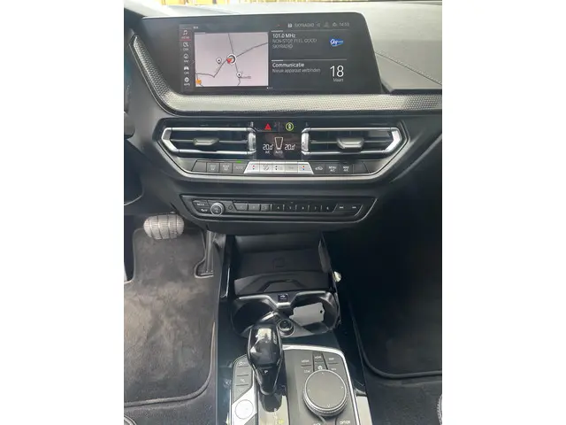 BMW 1 Serie 118i Executive Edition 2020 Benzine 6