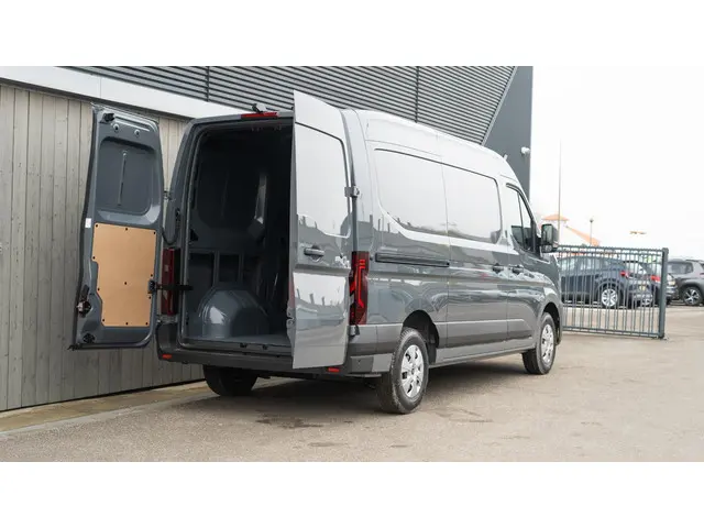Renault Master T35 2.0 dCi 150 L2H2 Extra 2024 Diesel 23