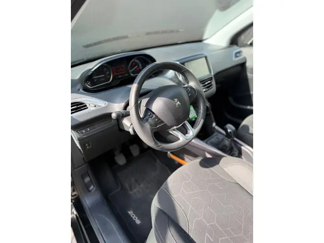 Peugeot 2008 1.2 PureTech Blue Lion 2016 Benzine 31