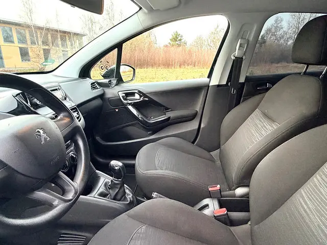 Peugeot 208 1.0 VTi Access 5-deurs 2014 Benzine 13