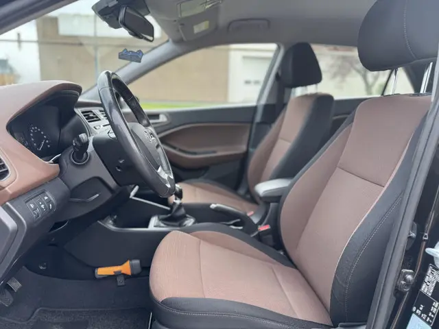 Hyundai i20 1.2 HP i-Motion Comfort 2015 Benzine 11