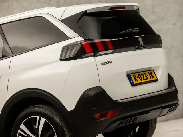 Peugeot 5008 1.2 PureTech Sport 7 Persoons 2018 Benzine 18