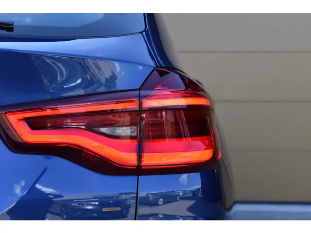BMW X3 xDrive20i High Executive 2018 Benzine 32