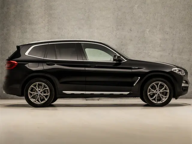 BMW X3 xDrive20i High Executive 2018 Benzine 4