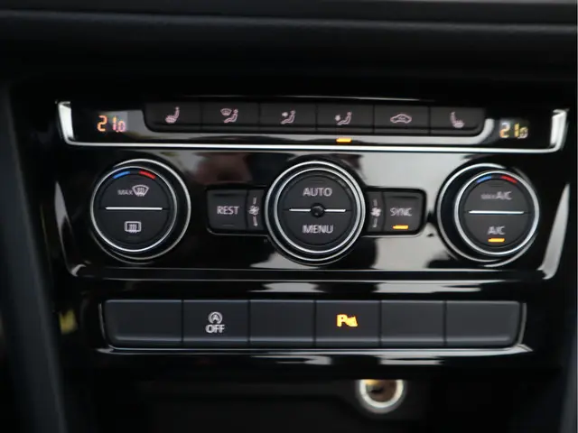 Volkswagen Touran 1.2 TSI Connected Series 2017 Benzine 10