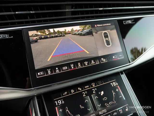 Audi Q8 55 TFSI e quattro S-Line 2021 Hybride Benzine 28