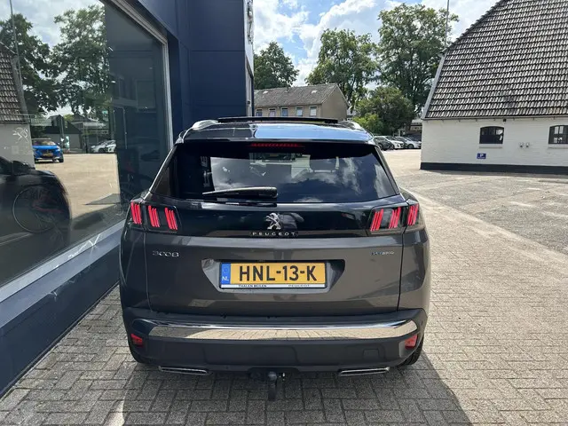 Peugeot 3008 1.6 HYbrid 225 GT 2023 Hybride Benzine 23