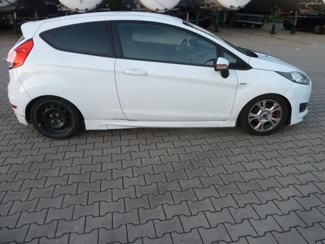 Ford Fiesta 1.25 st line beschrijving lezen 2013 Benzine 6