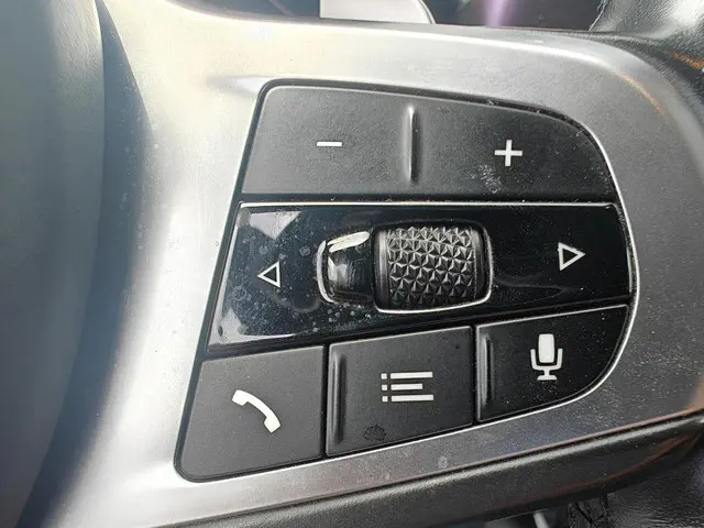 BMW 3 Serie 330e High Executive 2020 Hybride Benzine 8