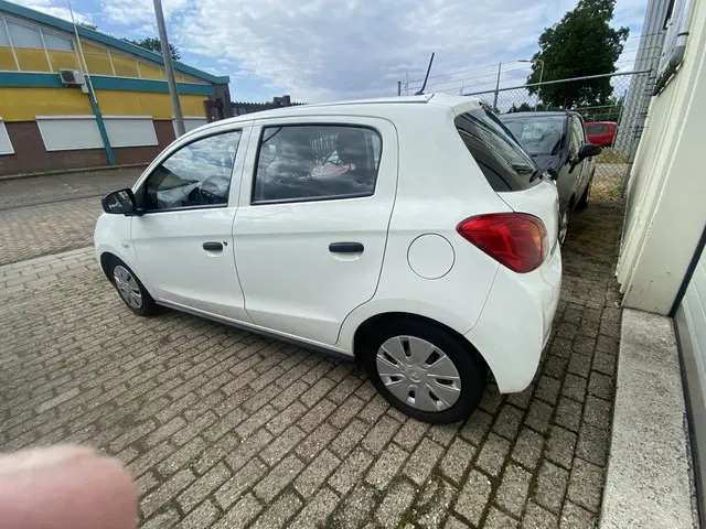 Mitsubishi Space Star 1.0 Instyle 2015 Benzine 10