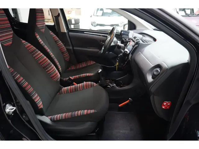 Citroën C1 1.0 VTi Shine / Camera / Airco / 2019 Benzine 16